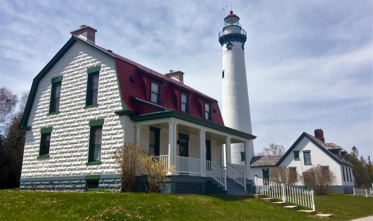1905 Keeper's House and New Presque Isle Lighthouse