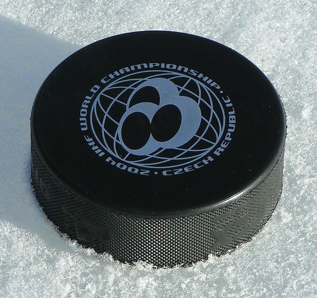 638pxhockey_puck.jpg