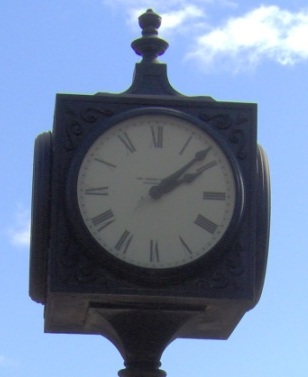 avery_clock_cu_c_cropped.jpg