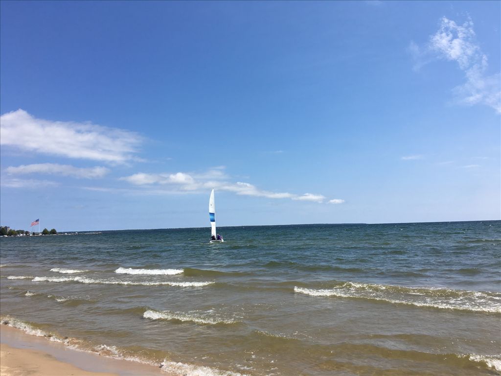 Alpena Beach Cabana on Lake Huron US23 Heritage Route