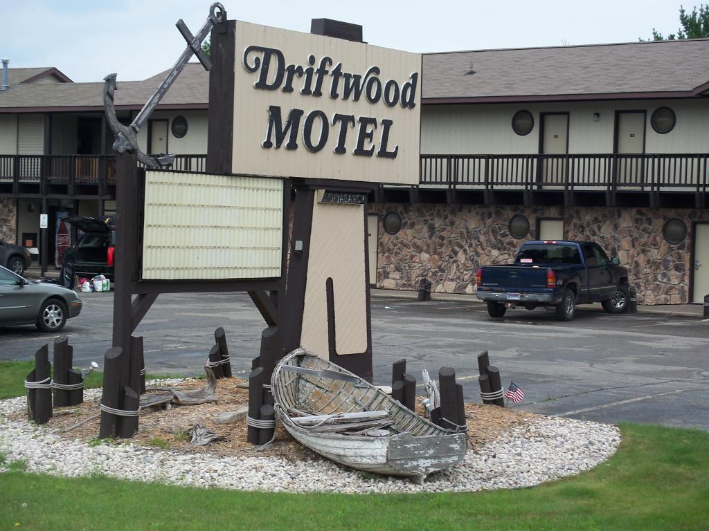 Driftwood Motel