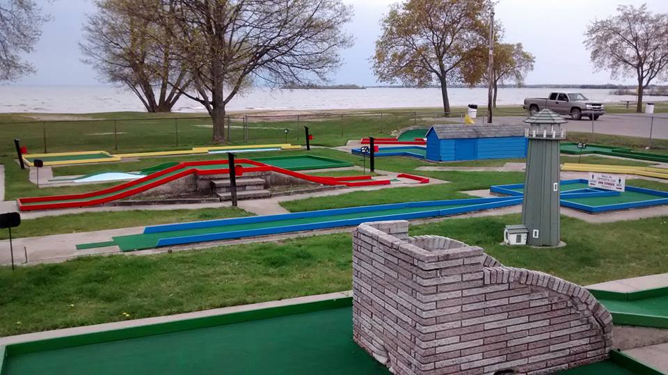 lees_mini_golf_1.jpg