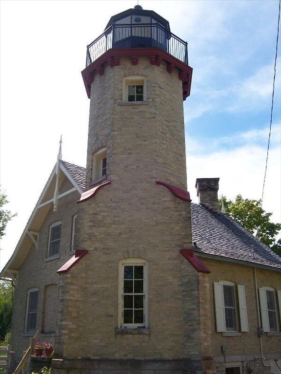 mcgulpin_point_light_1.jpg