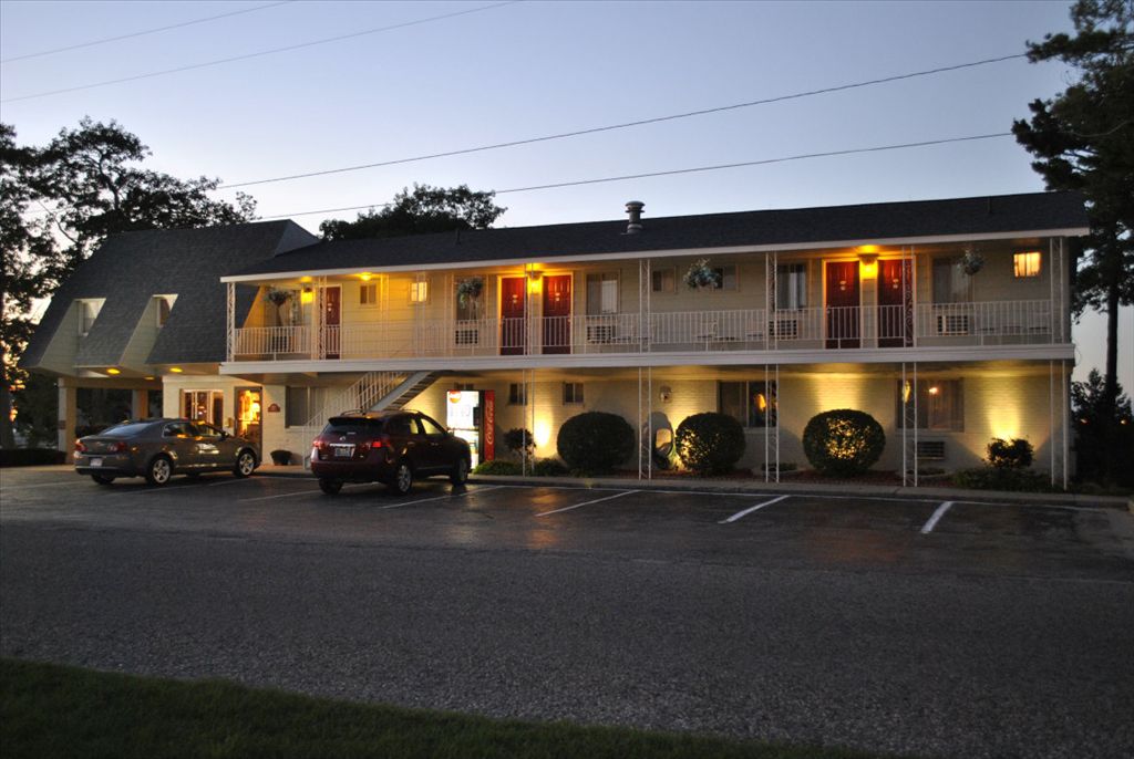 riviera_motel.jpg